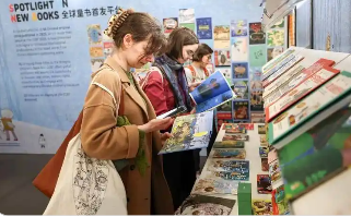 �й�ͯ�������63�첩�����ǹ���ͯ��չ